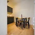 Cozy Brudet Old Town 1st Floor Ac Апартаменты *