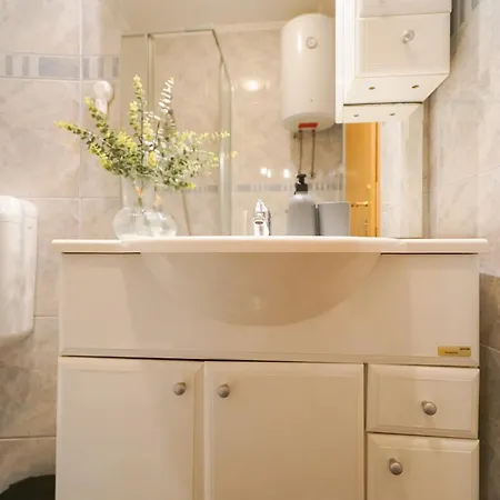 شقة Cozy Brudet Old Town 1st Floor Ac زادار