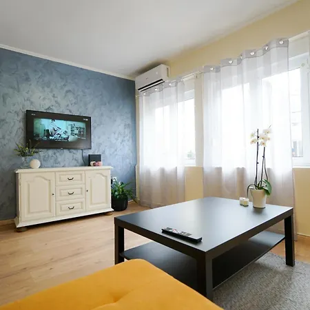 Cozy Brudet Old Town 1st Floor Ac Appartement