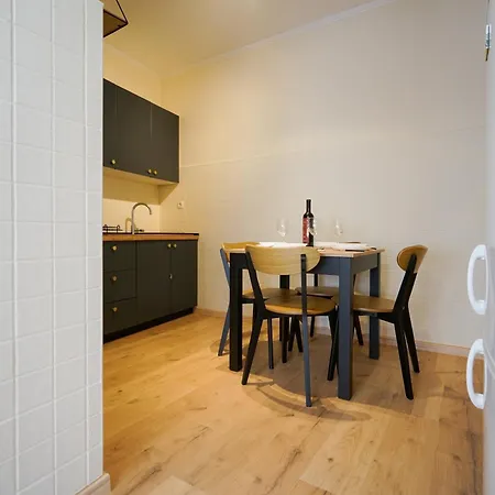 Cozy Brudet Old Town 1st Floor Ac Appartamento *