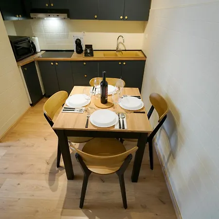 Cozy Brudet Old Town 1st Floor Ac Appartamento *