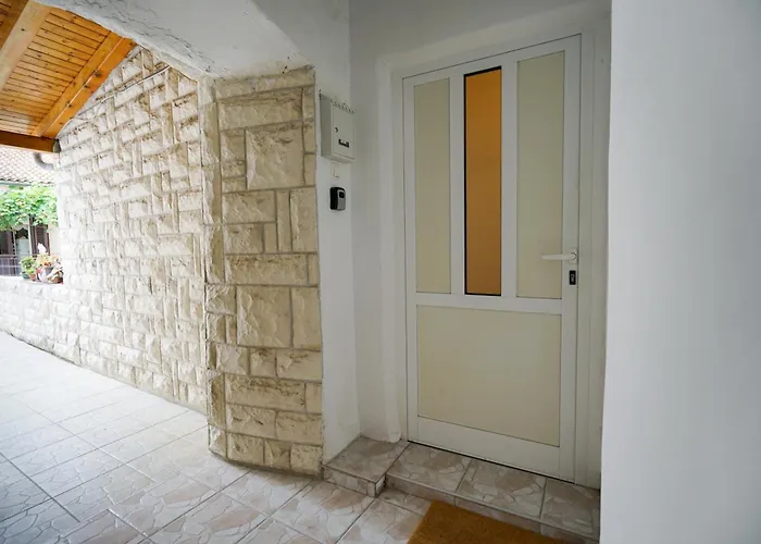 Cozy Brudet Old Town 1st Floor Ac * Ζαντάρ