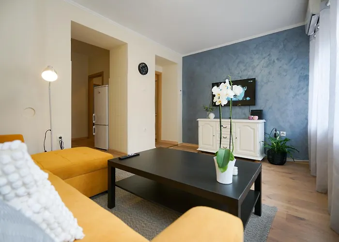 Cozy Brudet Old Town 1st Floor Ac